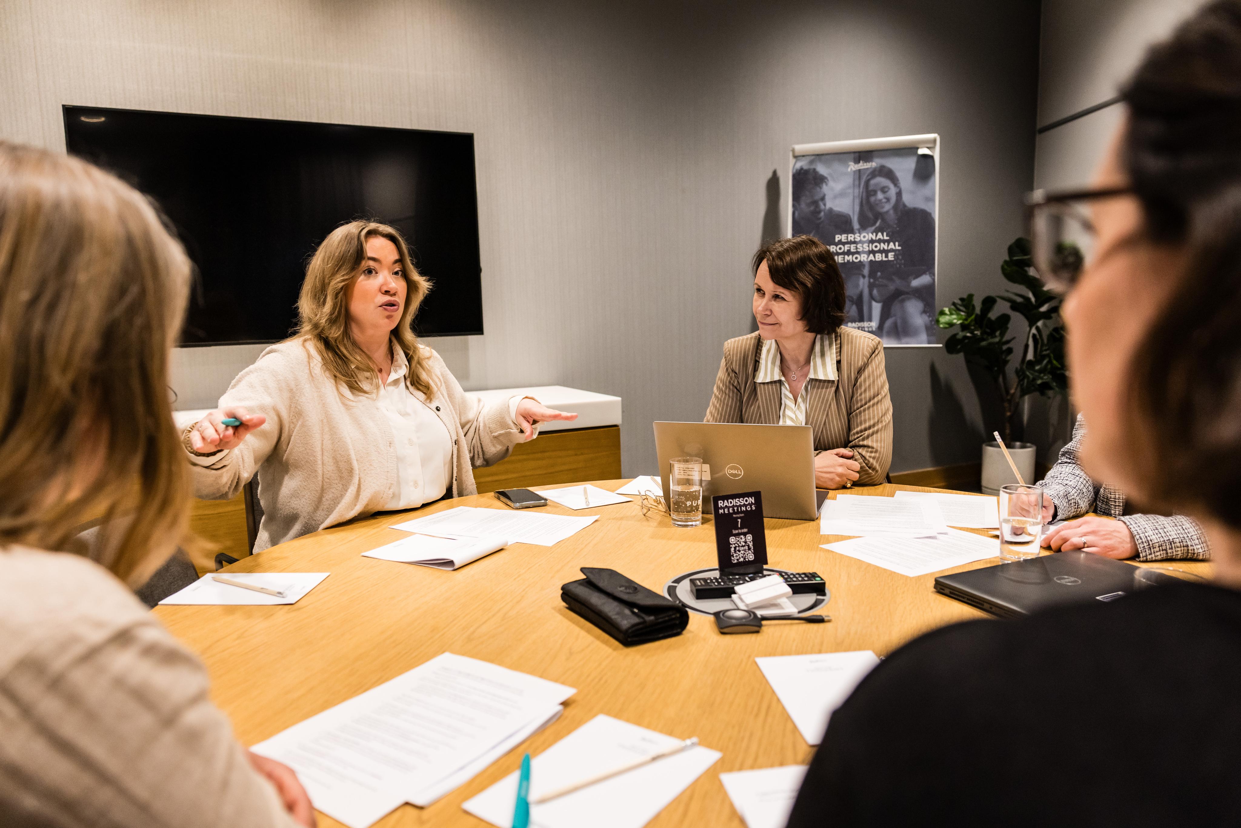 Medlemmene i fagutvalgene i engelsk og fremmedspråk diskuterer under fagpolitisk konferanse 17. april 2026. Bilde.