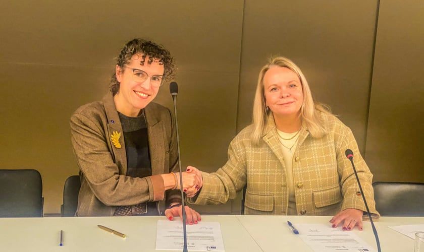 Forhandlingsleder for Akademikerne kommune Tonje Leborg og forhandlingleder for KS Hege Mygland. Foto: Akademikerne