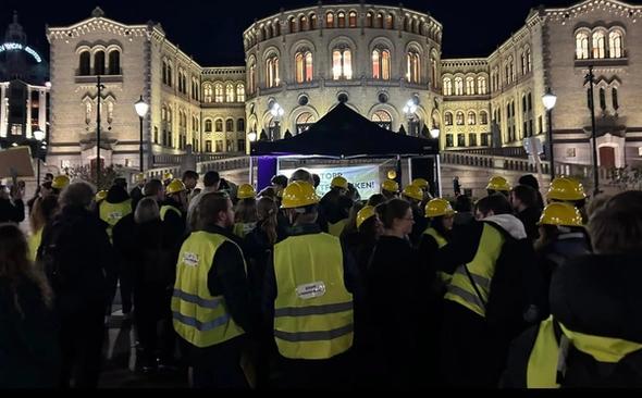 Bildet er fra studentdemonstrasjonen foran Stortinget 31. oktober 2024. Foto: Akademikerne
