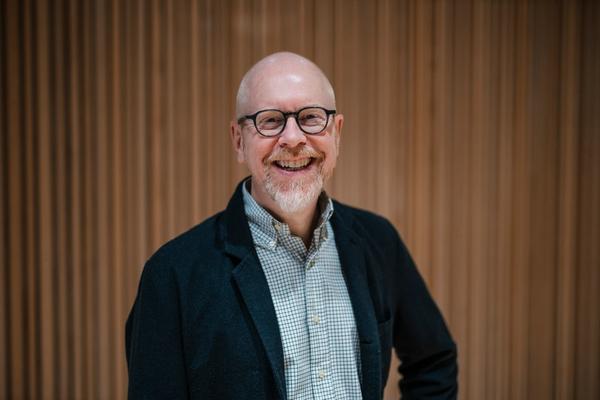 Christer Wiik Aram, fungerende leder for Akademikerne stat, smiler fornøyd etter at statsoppgjøret er i havn.