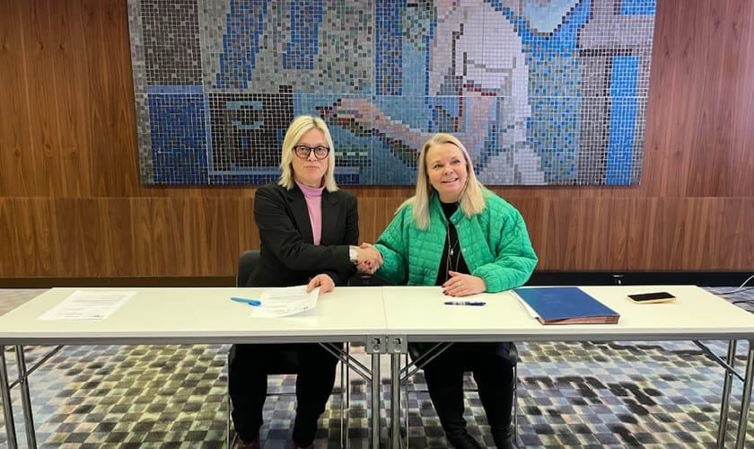 Lektorlagets leder Helle Christin Nyhuus og avdelingsdirektør i KS Hege Mygland 12. desember.