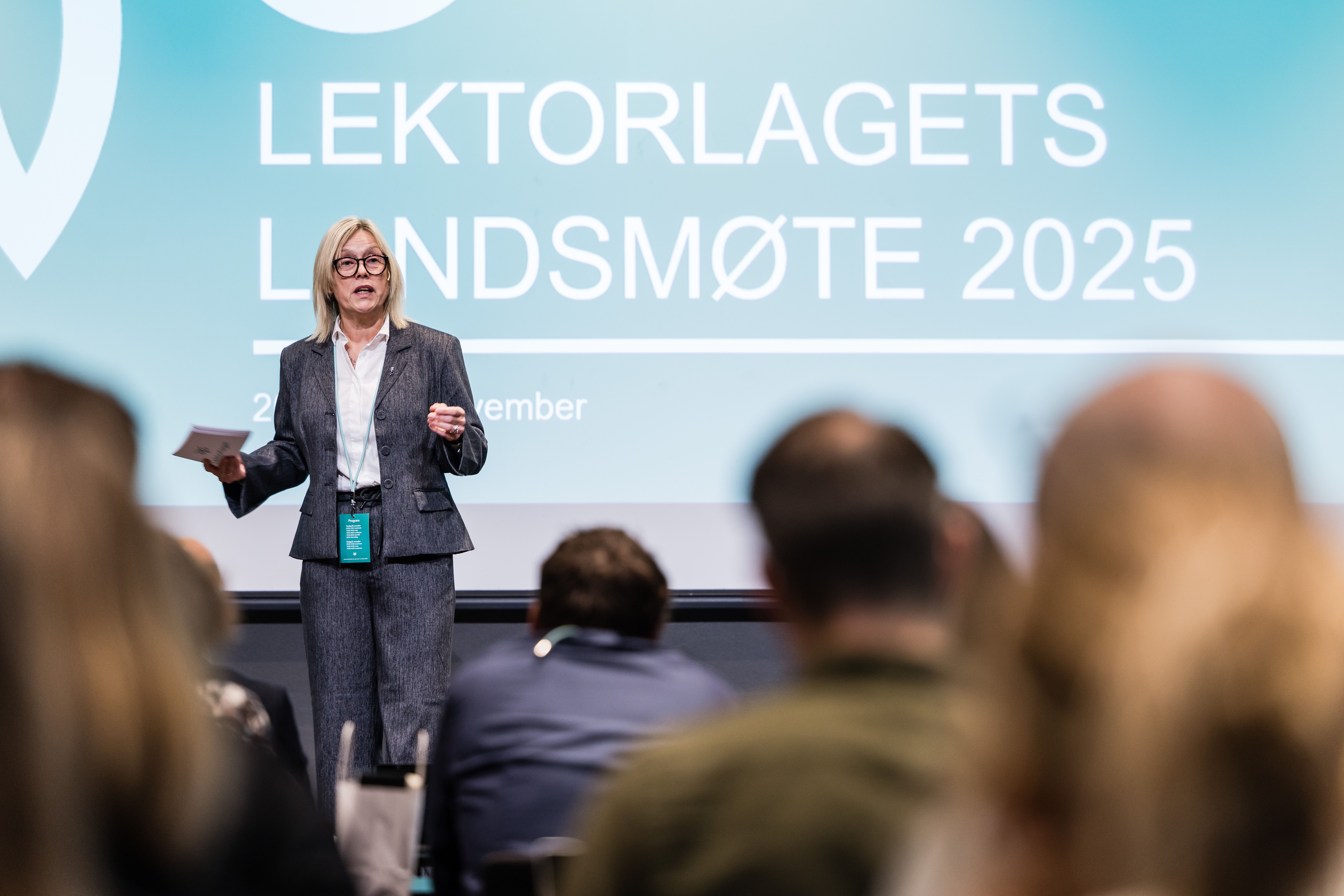 Lektorlagets leder Helle Christin Nyhuus holder landsmøtetale 2025.