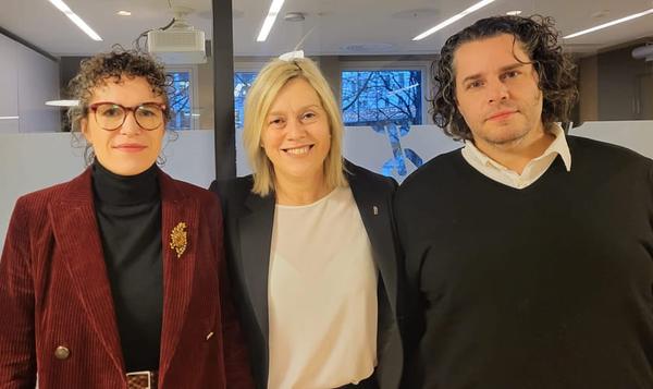 Fra venstre: Tonje Leborg, leder i Akademikerne kommune, Helle Christin Nyhuus, leder i Lektorlaget, og Kjetil Tysse-Hostad, rådgiver i Lektorlaget og representant i forhandlingsutvalget i Akademikerne kommune.