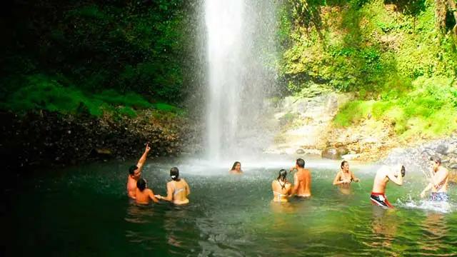 Cascada Hola Vida