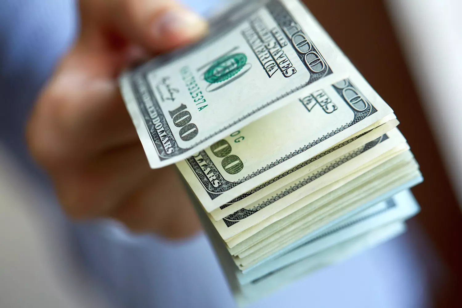 EUR/USD reverses early gains as US Dollar recovers amid tariff delay