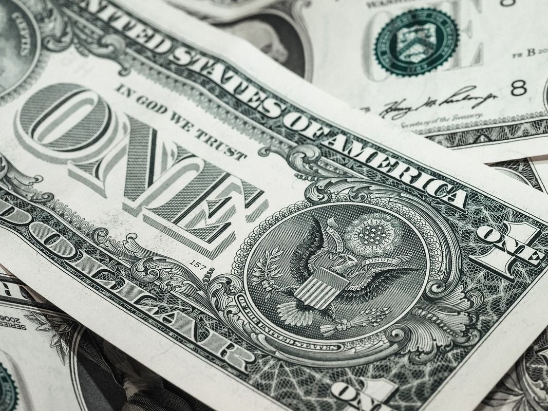 Pound Sterling Drops Below 1.3600 Ahead of Looming US Tariff Deadline