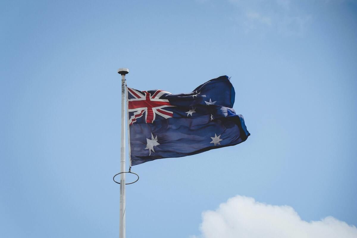 NZD/USD Slips Below 0.6050 as Traders Await Tariff Clarity and RBNZ Decision