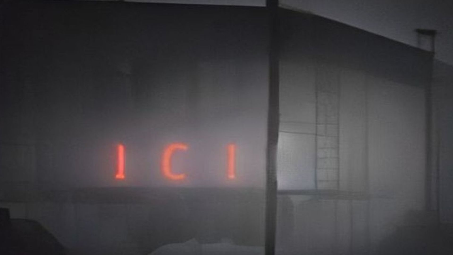 Mike Flanagan aclara que su The Mist no será «una repetición» de la película de 2007