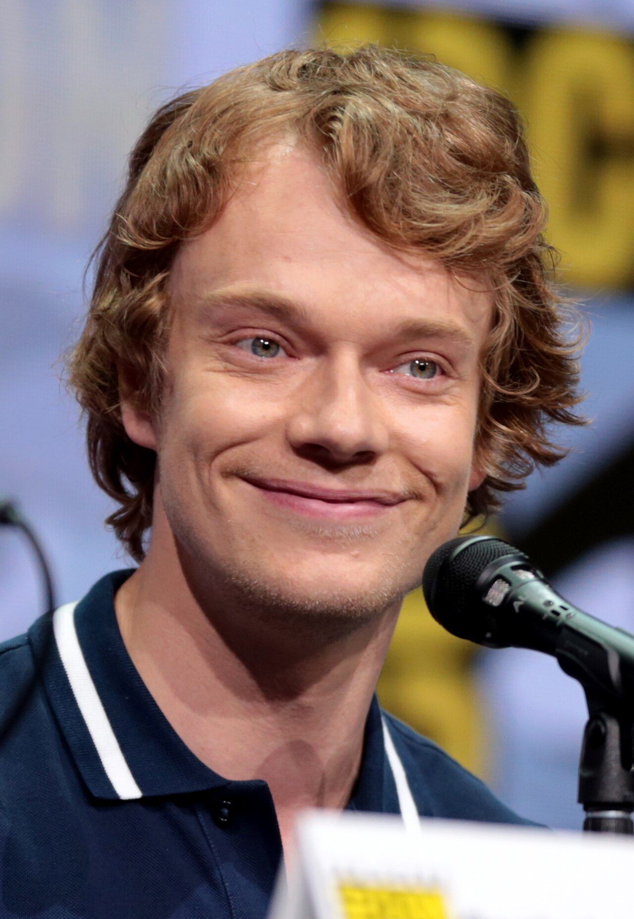 Alfie Allen, el actor que se une a la segunda temporada de El Instituto como el magnate tecnológico Nolan Reeves (foto: Gage Skidmore, CC BY-SA 3.0)