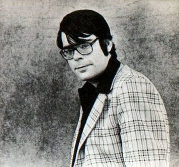 Stephen King, retrato c. 1977 — el año en que publicó El Resplandor (foto: Alex Gotfryd, dominio público)