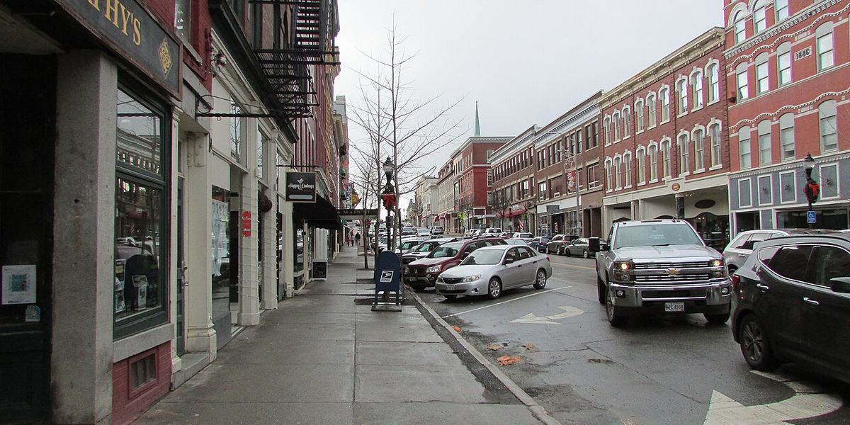 Centro de Bangor, Maine, en invierno. La ciudad real que inspiró Derry en las novelas de Stephen King (foto: DrStew82, CC BY-SA 4.0)