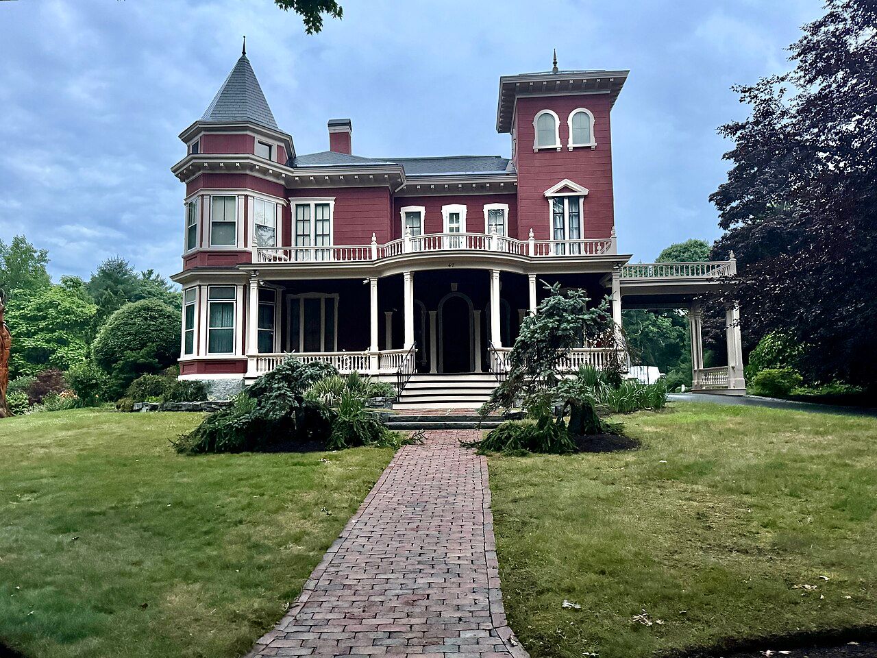La casa de Stephen King en Broadway, Bangor, Maine — el mismo paisaje que alimentó su infancia y su obra (foto: Warren LeMay, CC BY-SA 2.0)