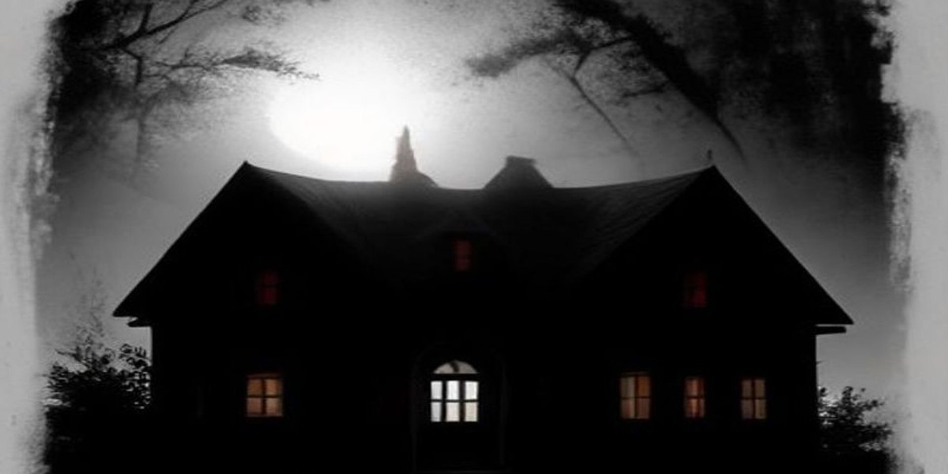 Casa victoriana abandonada en la campiña de Wisconsin con una grieta de luz en la puerta que sugiere un portal a otra dimensión