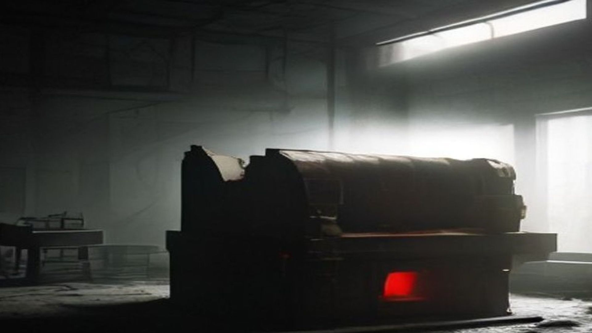 Imprenta abandonada en un sótano con pilas de periódicos, atmósfera post-apocalíptica de pueblo chico, partículas de polvo en un rayo de luz