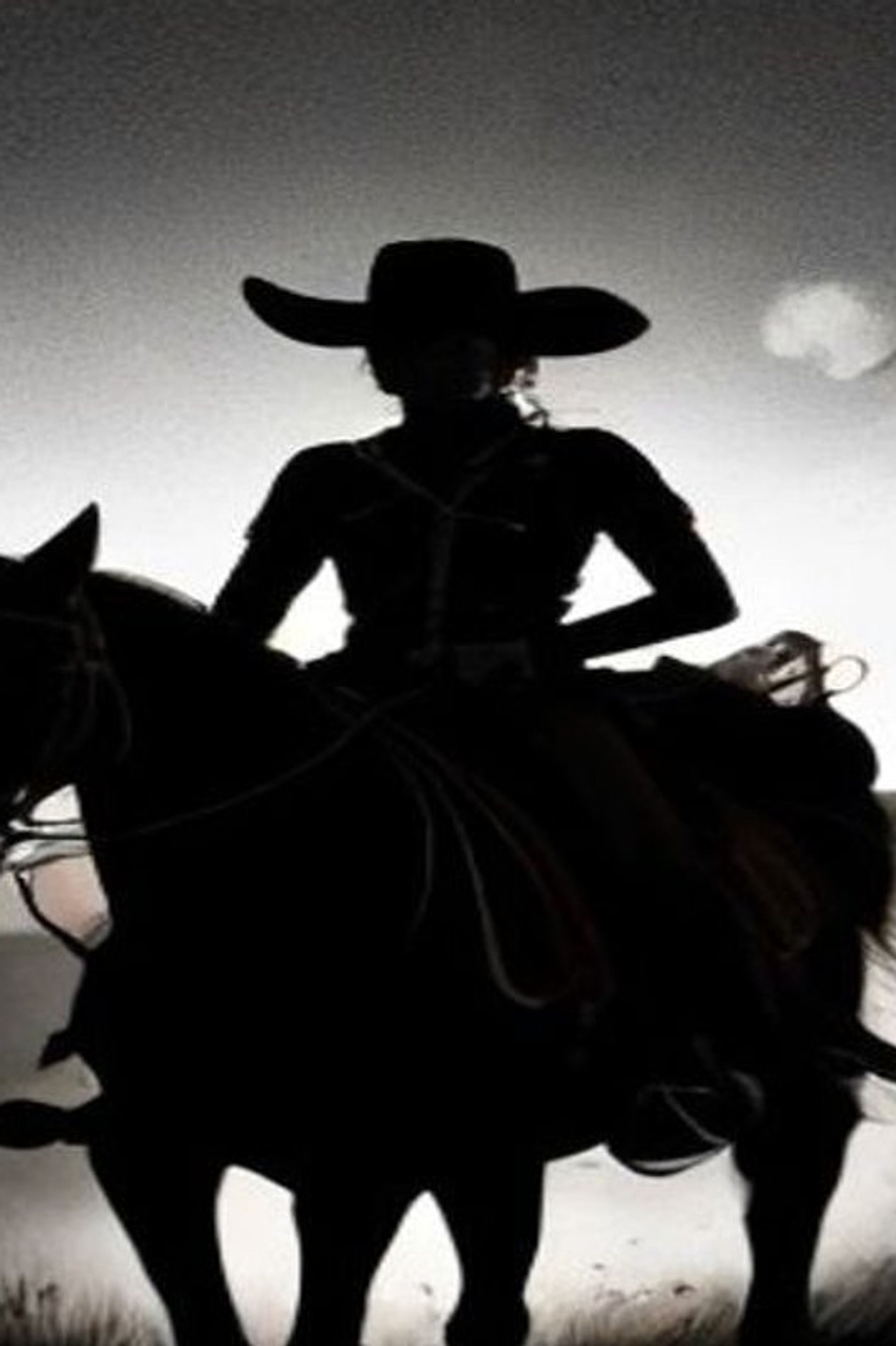 Silueta de un pistolero a caballo al atardecer, con torres de petróleo ardiendo al fondo y una esfera de cristal brillando sobre la loma
