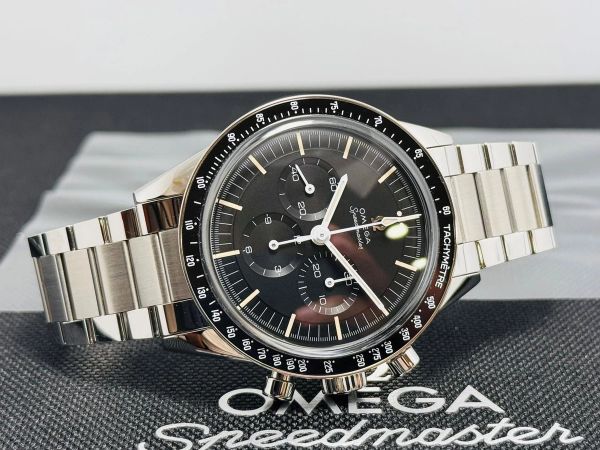 Omega Speedmaster Calibre 321 311.30.40.30.01.001, vista 1