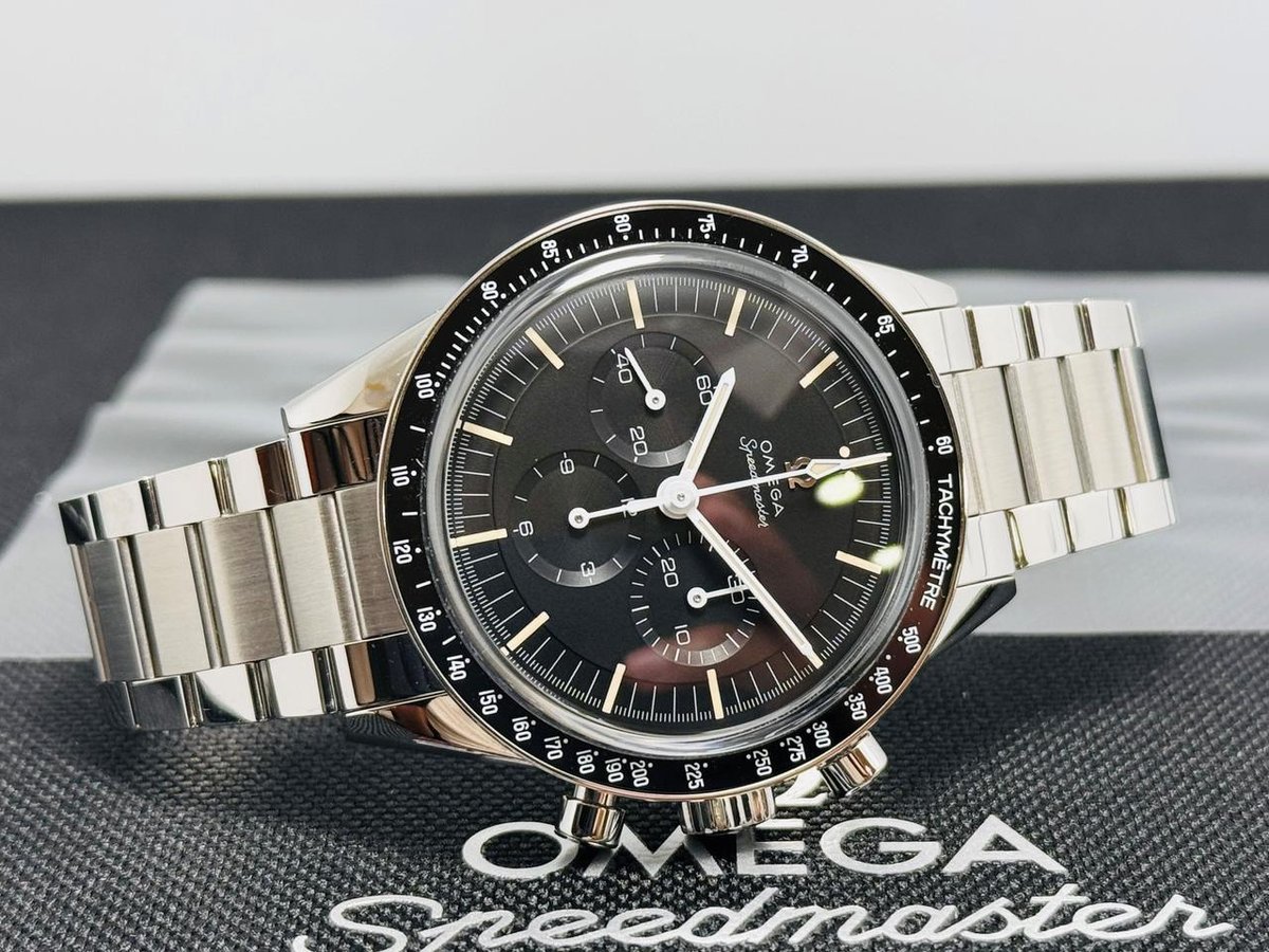Omega Speedmaster Calibre 321 311.30.40.30.01.001, vista 1
