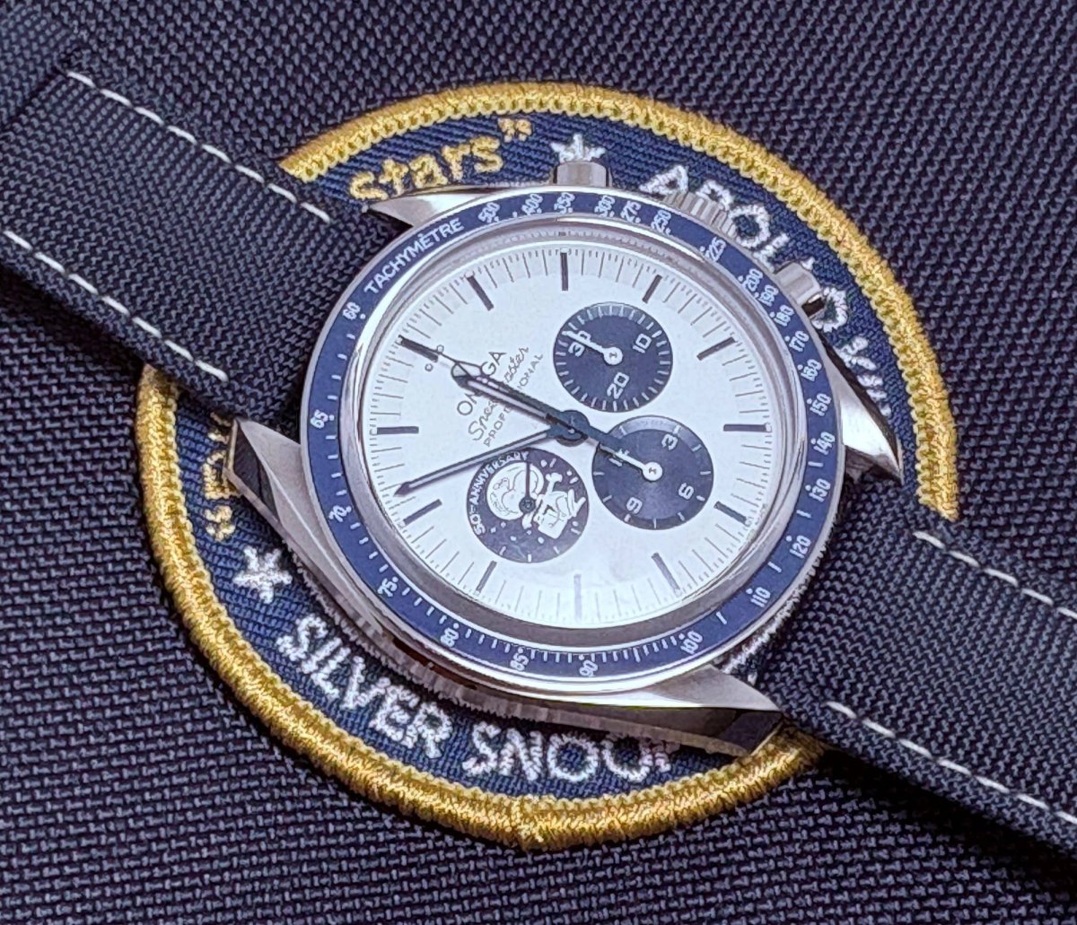 Omega OMEGA SPEEDMASTER PROFESSIONAL MOONWATCH UNWORN NEW SEPTEMBER 2024 SILVER SNOOPY AWARD 50th ANNIVERSARY foto 1