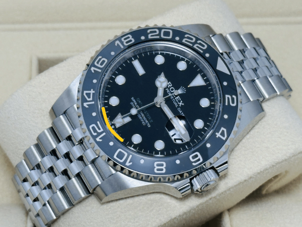 Rolex ROLEX GMT-MASTER II ”BRUCE WAYNE” NEW UNWORN MAY 2025 126710GRNR foto 1