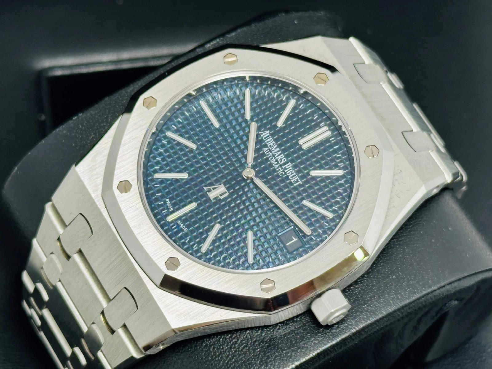 Audemars Piguet AUDEMARS PIGUET ROYAL OAK JUMBO 39mm UNPOLISHED NO SIGNS OF USE 2019 foto 1