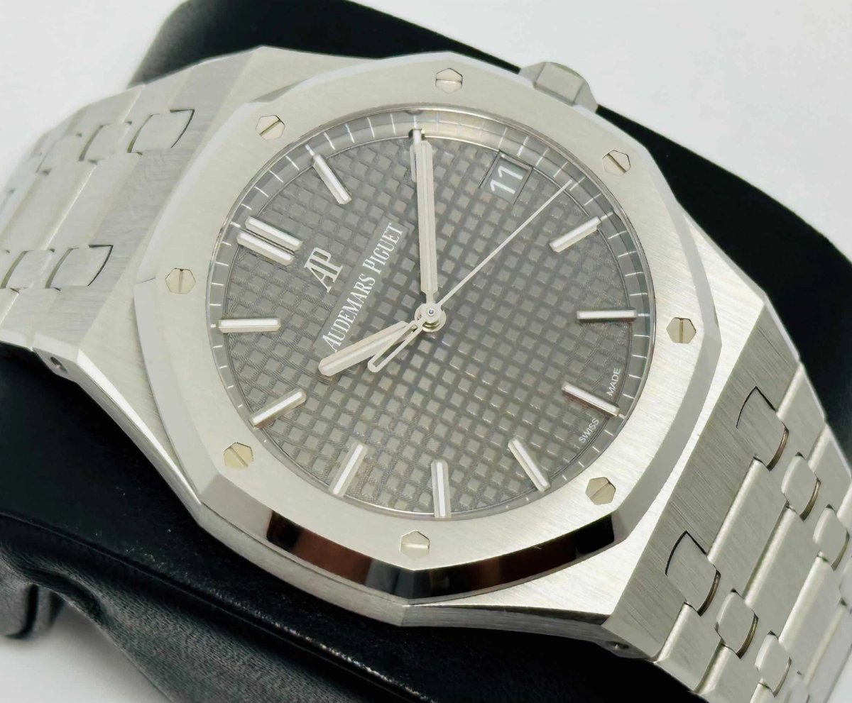 Audemars Piguet AUDEMARS PIGUET ROYAL OAK MINT CONDITION 41mm GREY DIAL 2022 foto 1