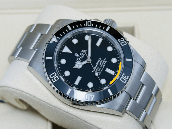 Rolex ROLEX SUBMARINER NO DATE UNWORN NEW APRIL 2025 124060 foto 1