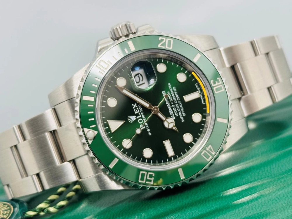 Rolex Submariner Date Hulk 116610LV, vista 1