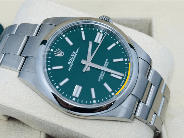 Rolex ROLEX OYSTER PERPETUAL 41 MINT CONDITION UNPOLISHED MARCH 2025 foto 1