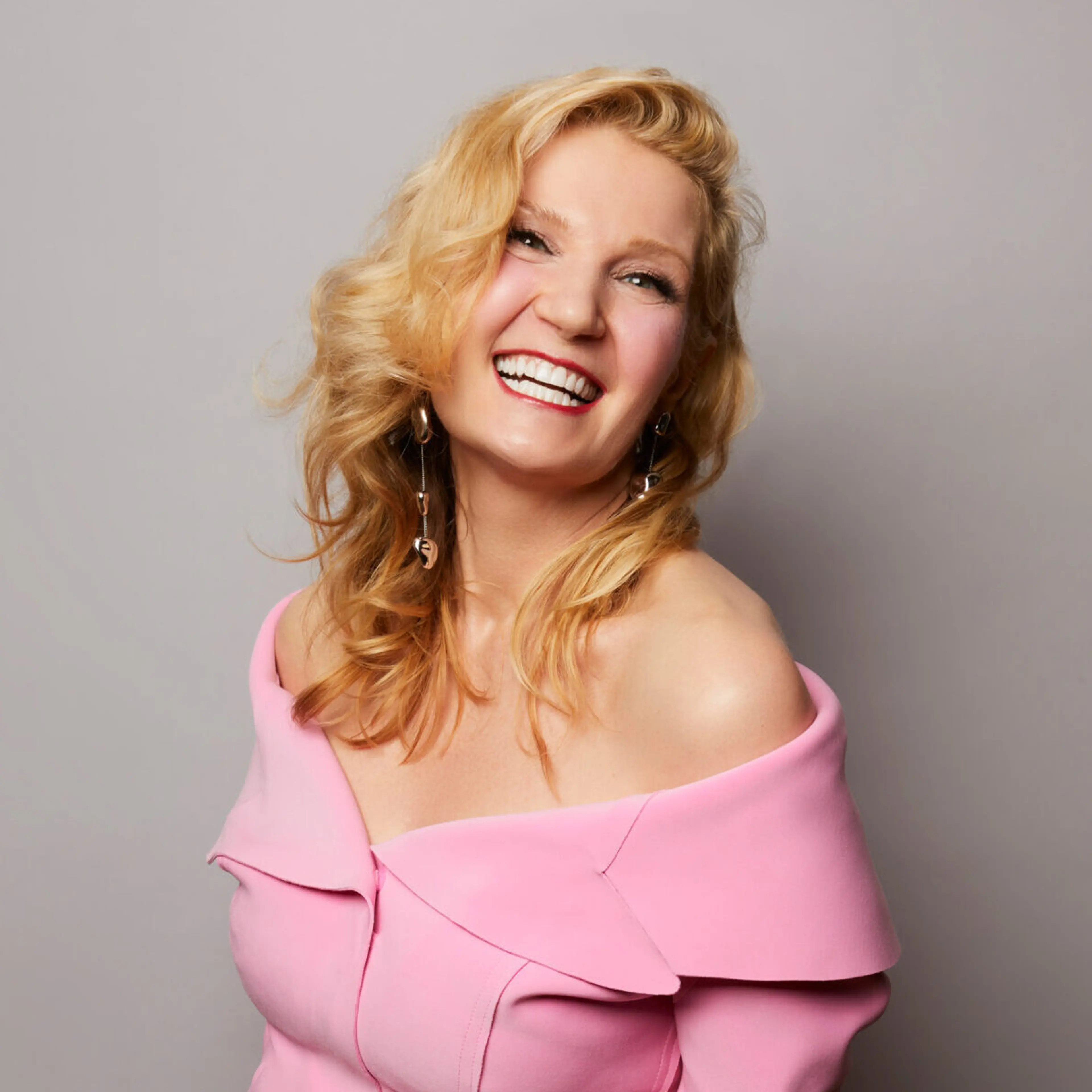 Julie Nelson headshot