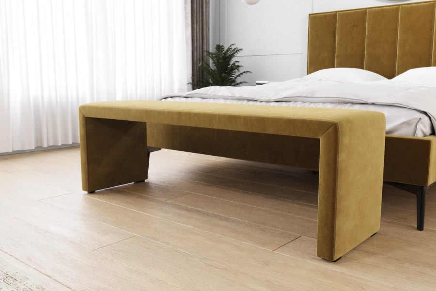 Ława 81717 w musztardowym welurze przy łóżku w sypialni