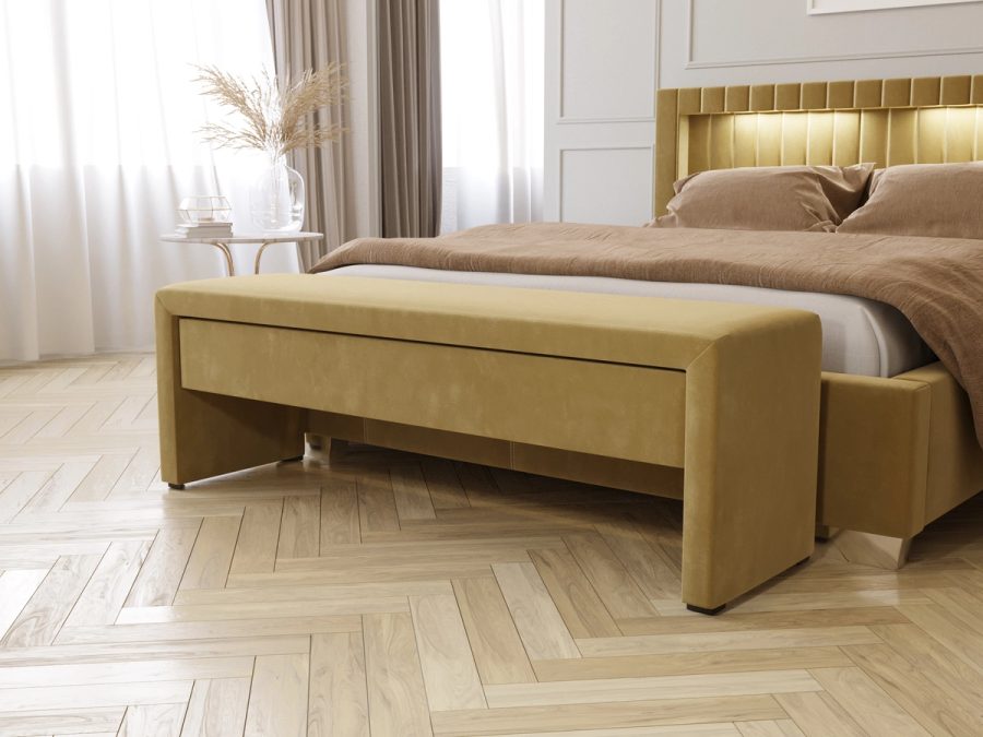 Ława 81718 w musztardowym welurze przy łóżku w sypialni
