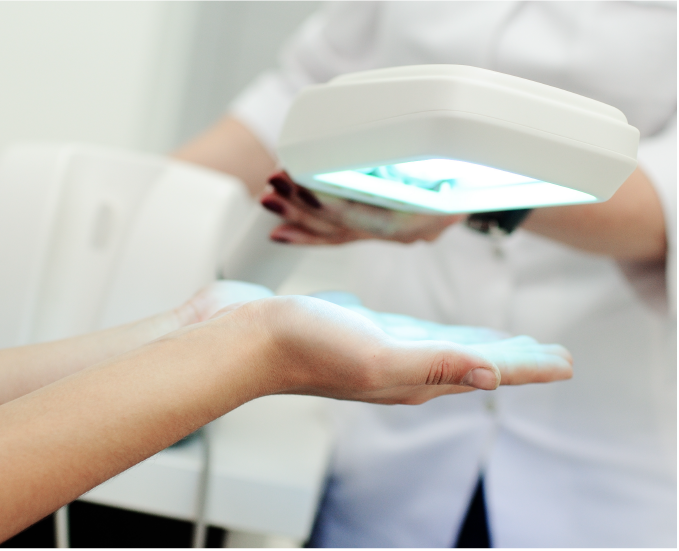 Light therapy device on a set of hands 