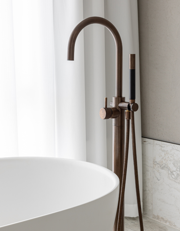 Bath Spouts & Mixers