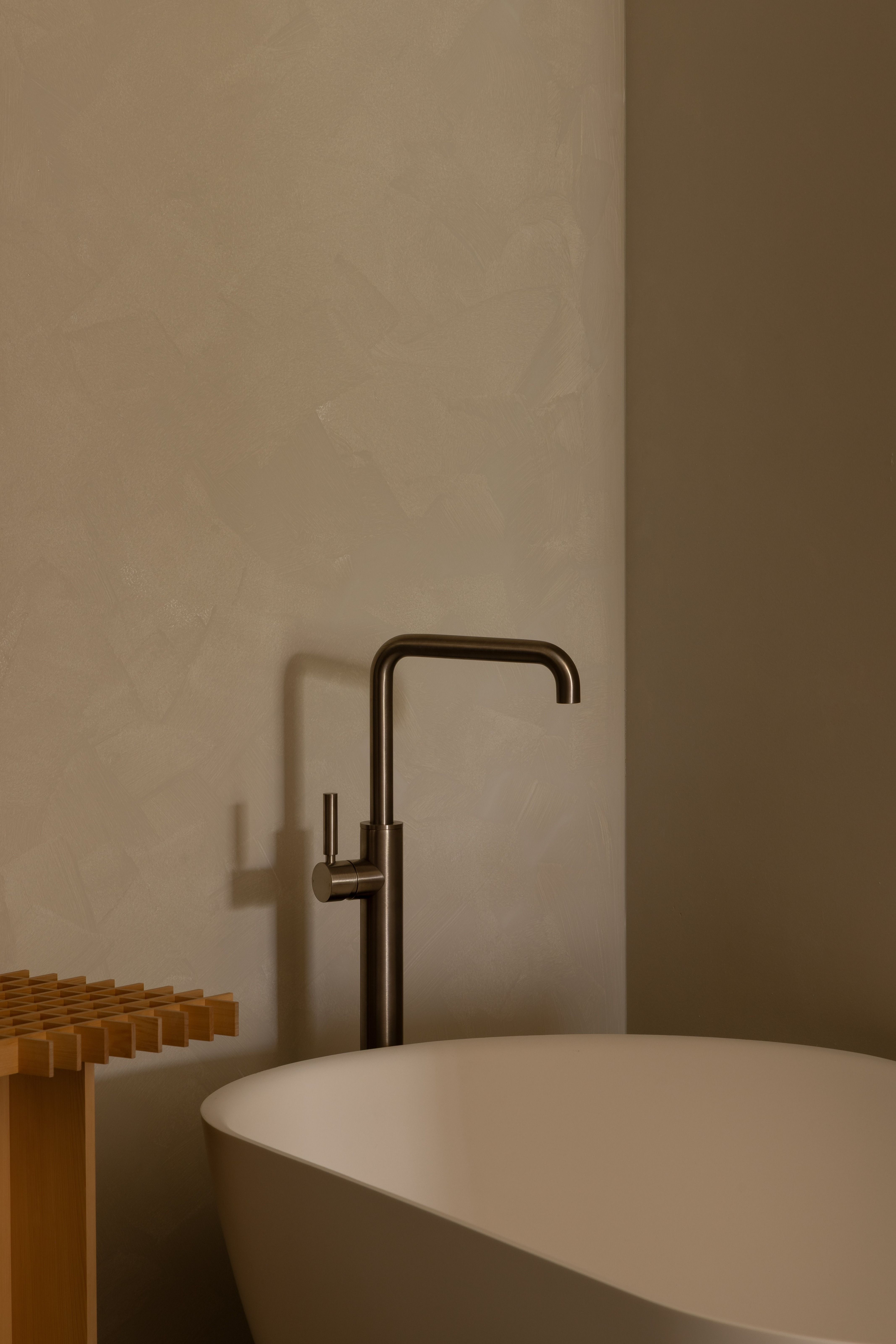 Freestanding bath filler in bronze finish