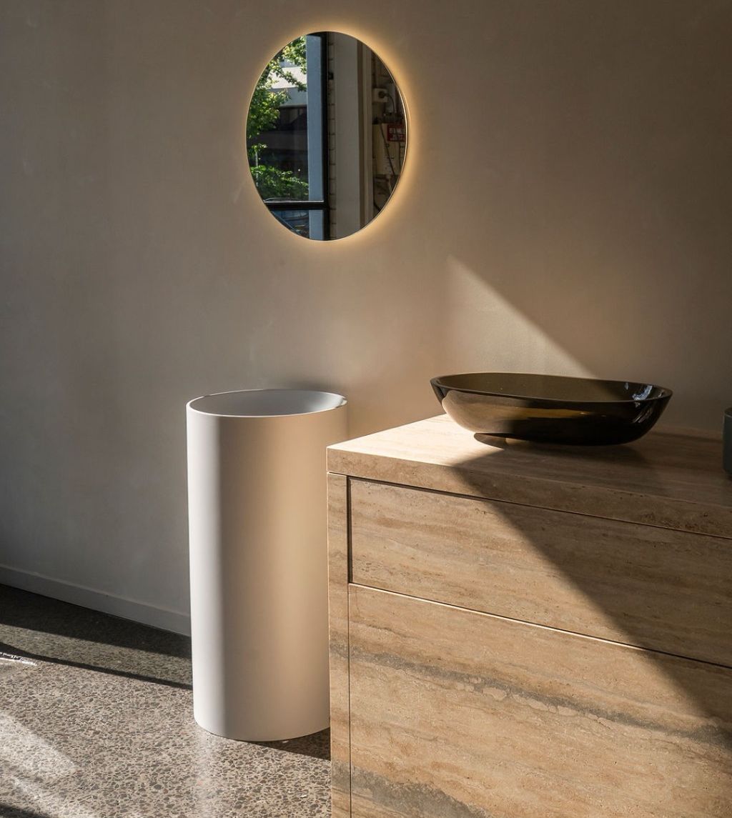 Smart technology in bathrooms - mirror lighting