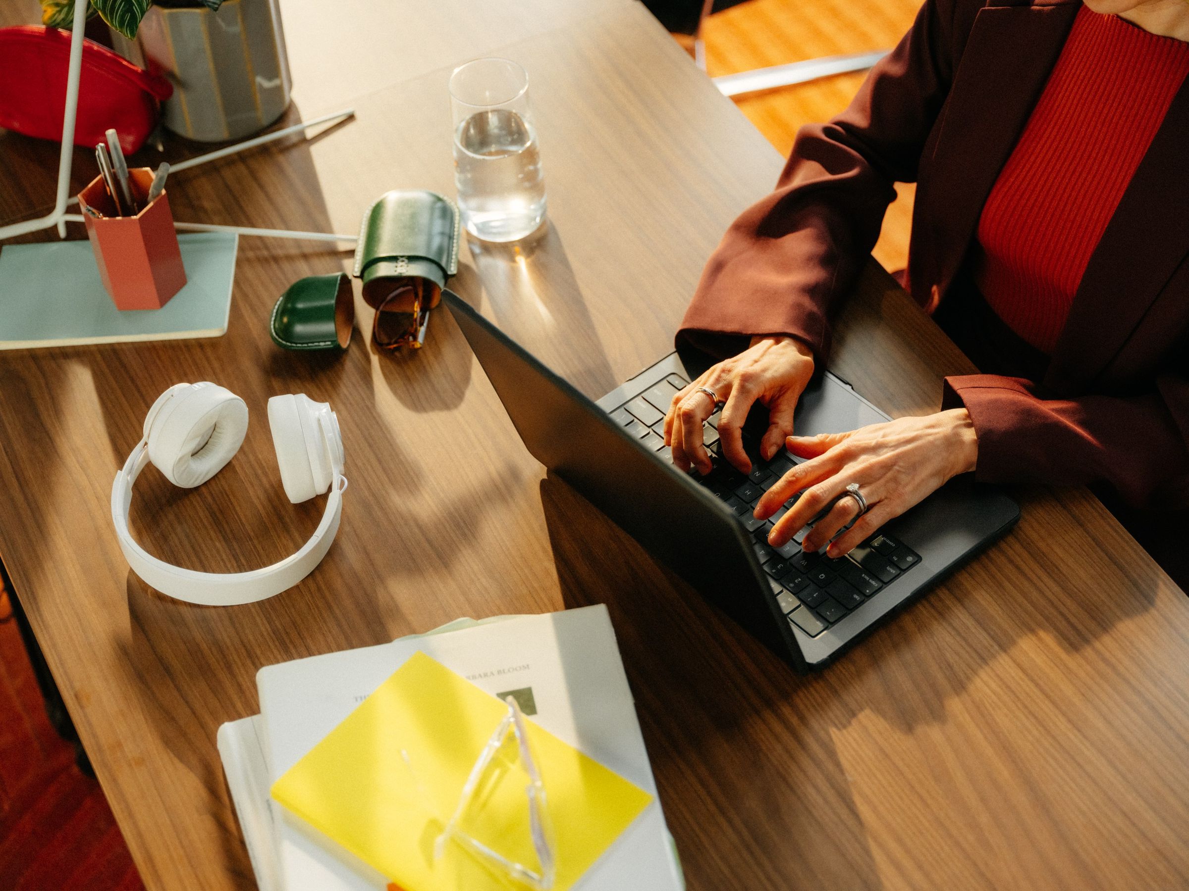 A laptop, headphones and notes on a lawyer’s desk