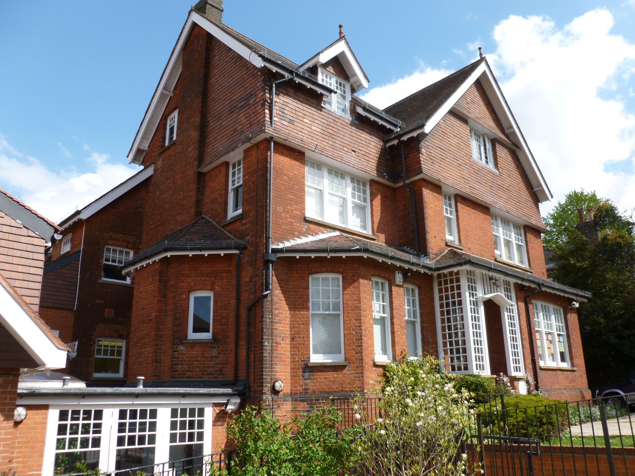 Image of building at Lyonsdown school 