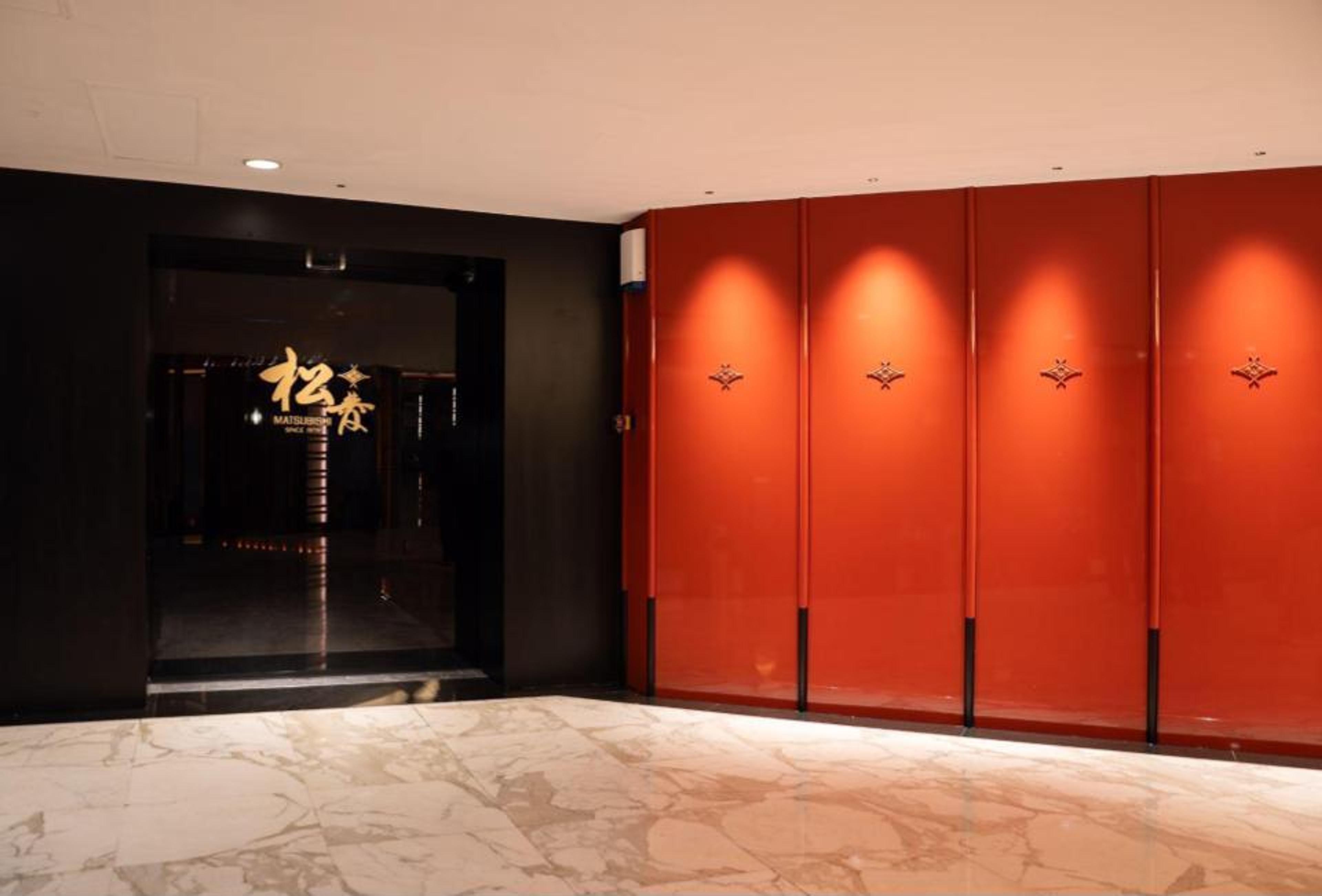 The Art of Fire: The Theatrical Allure of Teppanyaki