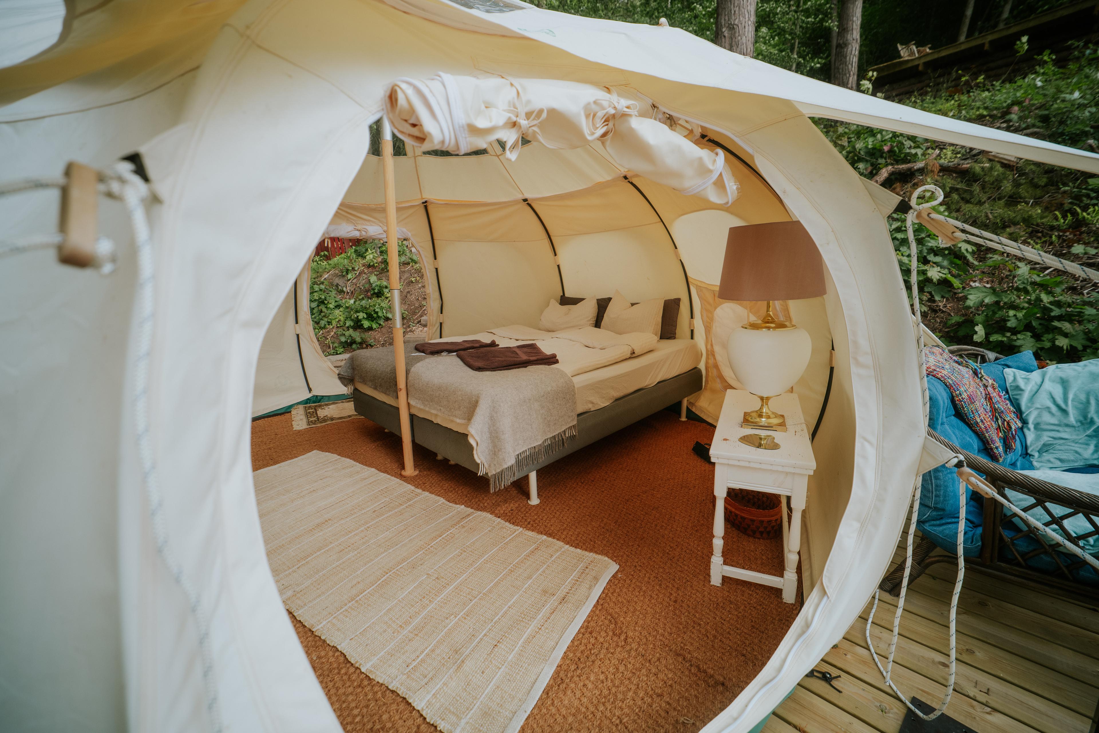 Elegant and spacious tent Slänten at Gränna Glamping