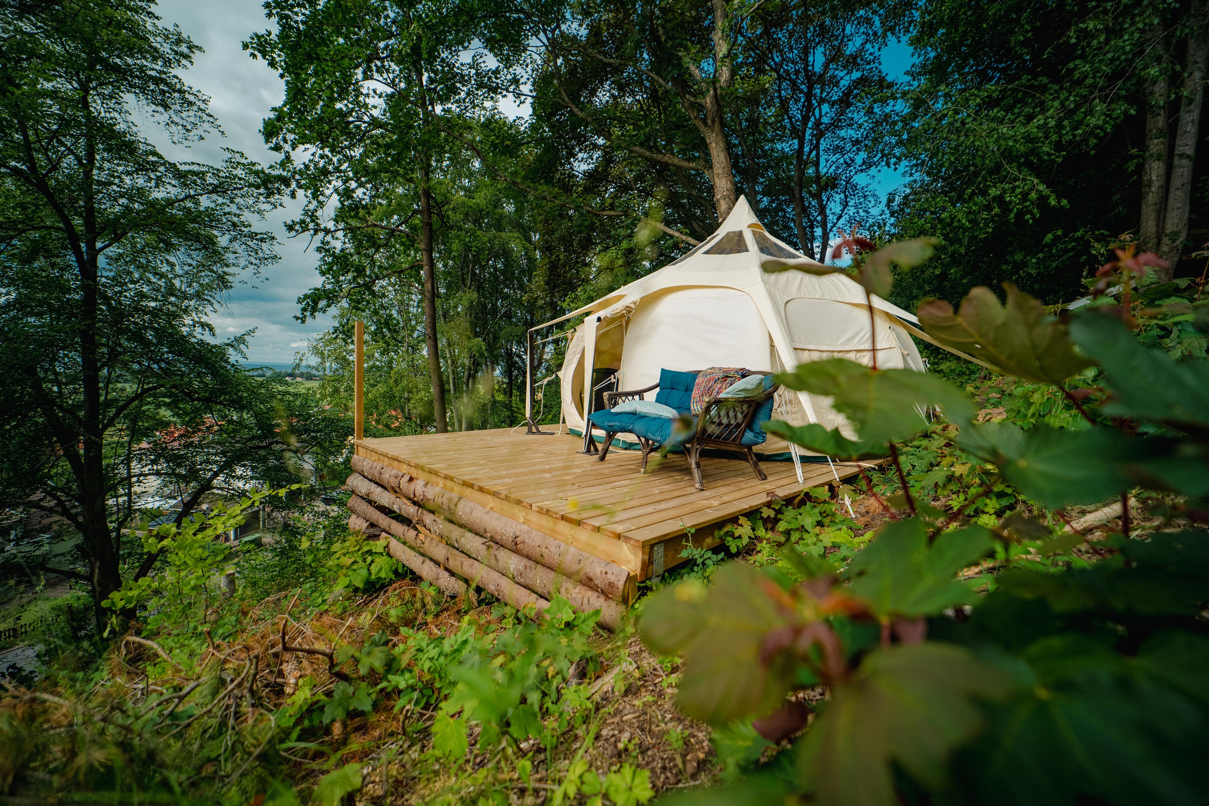 Cozy tent Slänten at Gränna Glamping with beautiful nature views