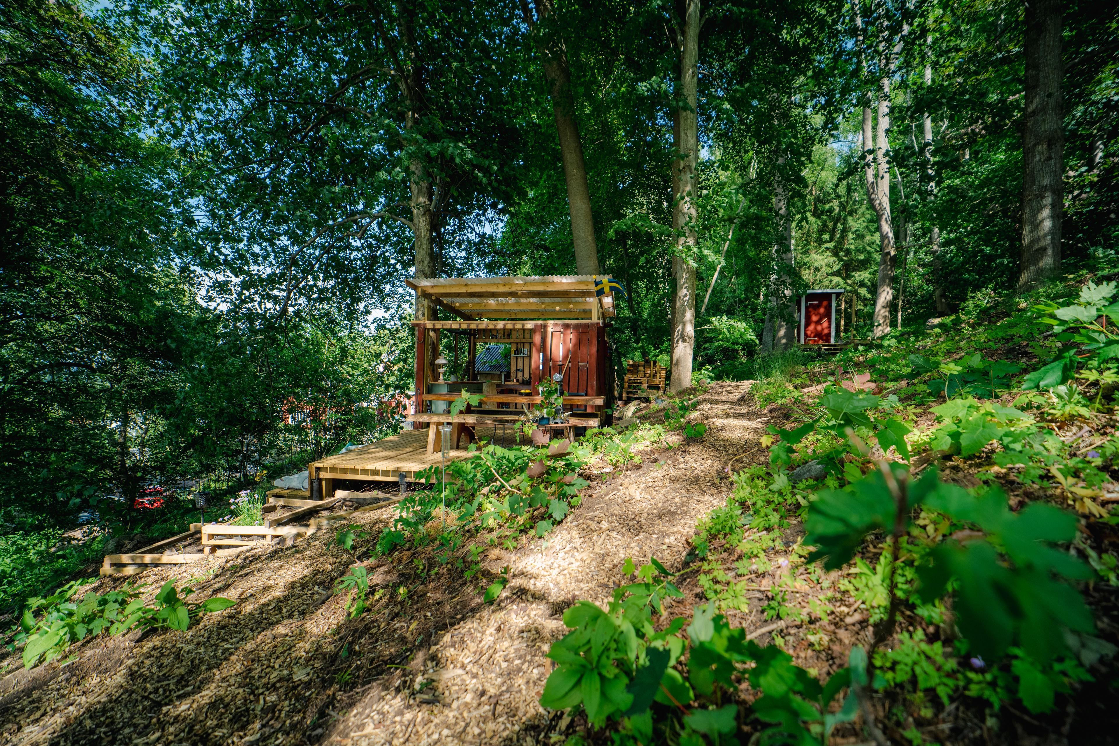 Fully equipped outdoor kitchen at Gränna Glamping