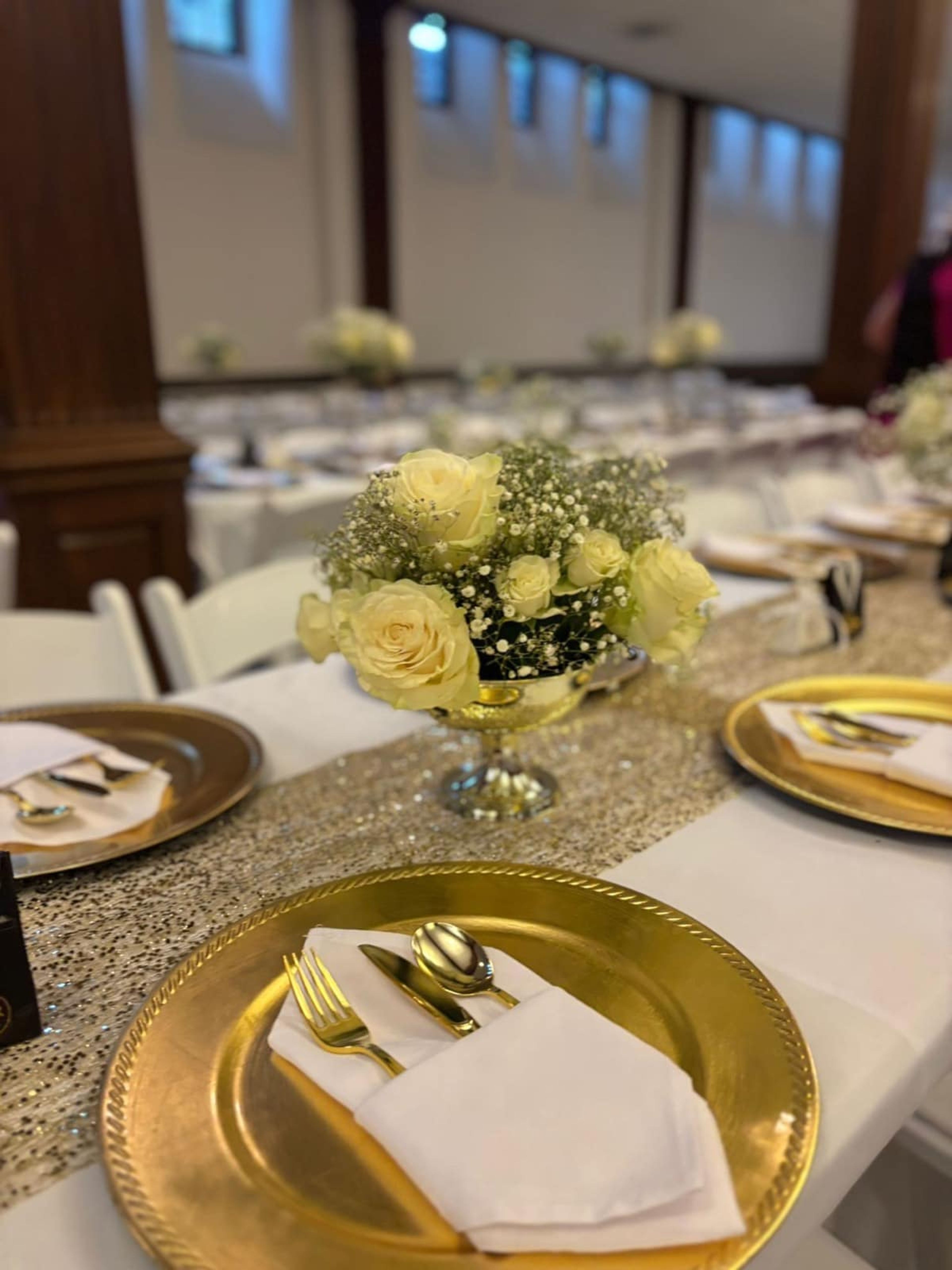 Villatoro Gonzalez wedding florals in soft romantic colors