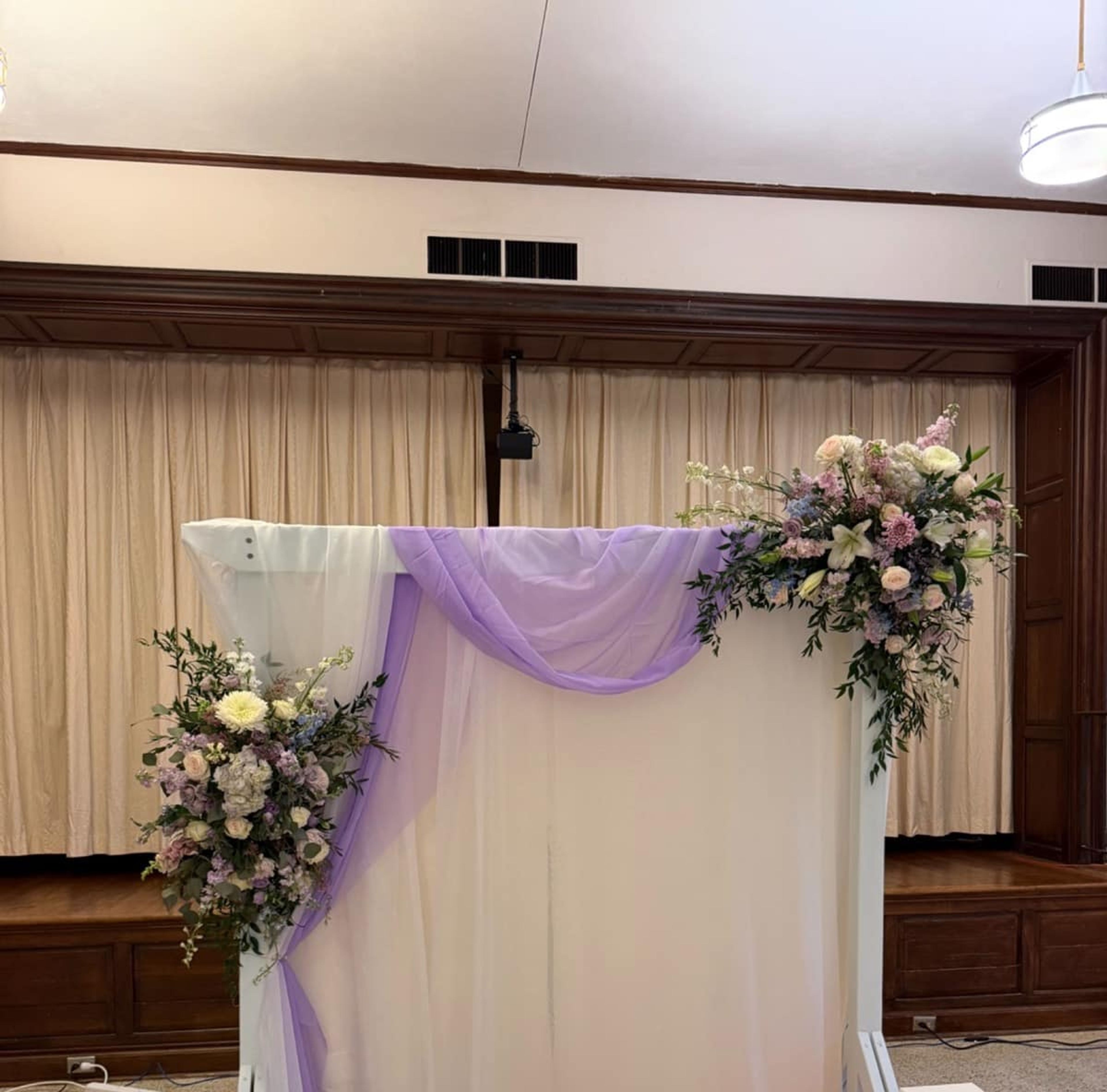 Muñoz Hernandez wedding table styled with romantic florals