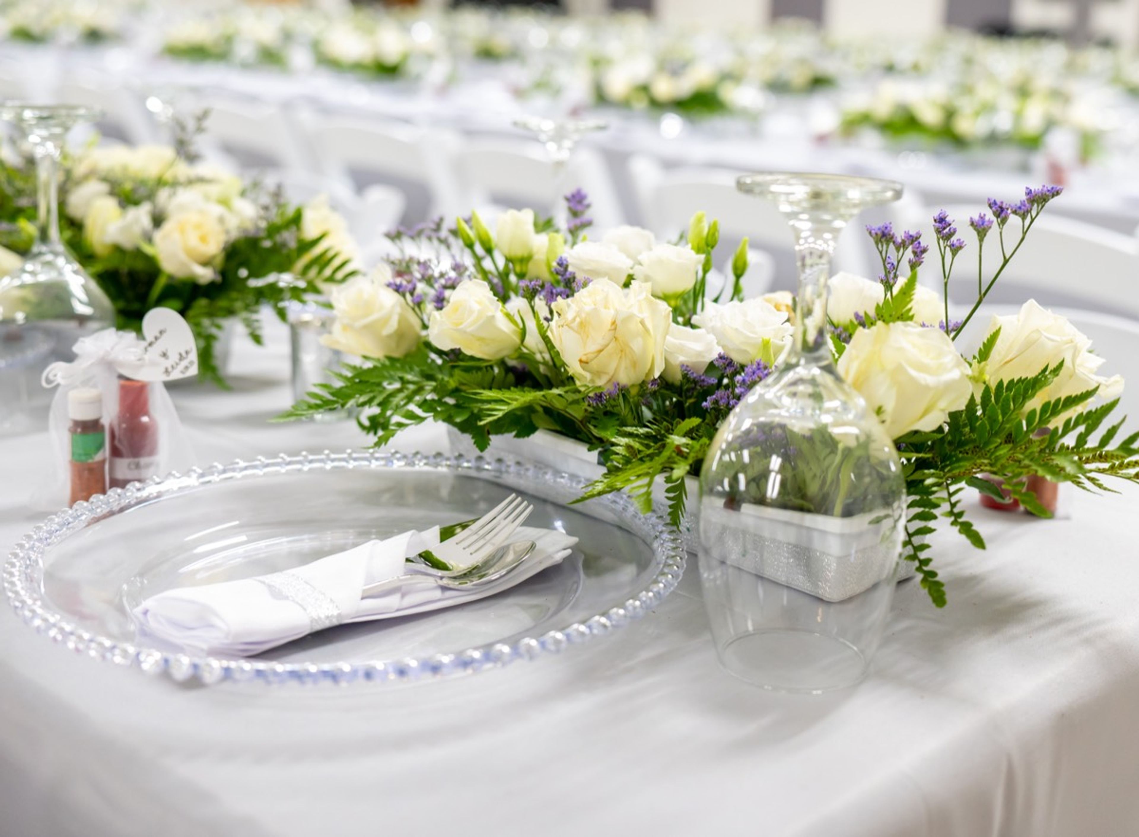 Close view of a wedding table floral arrangement