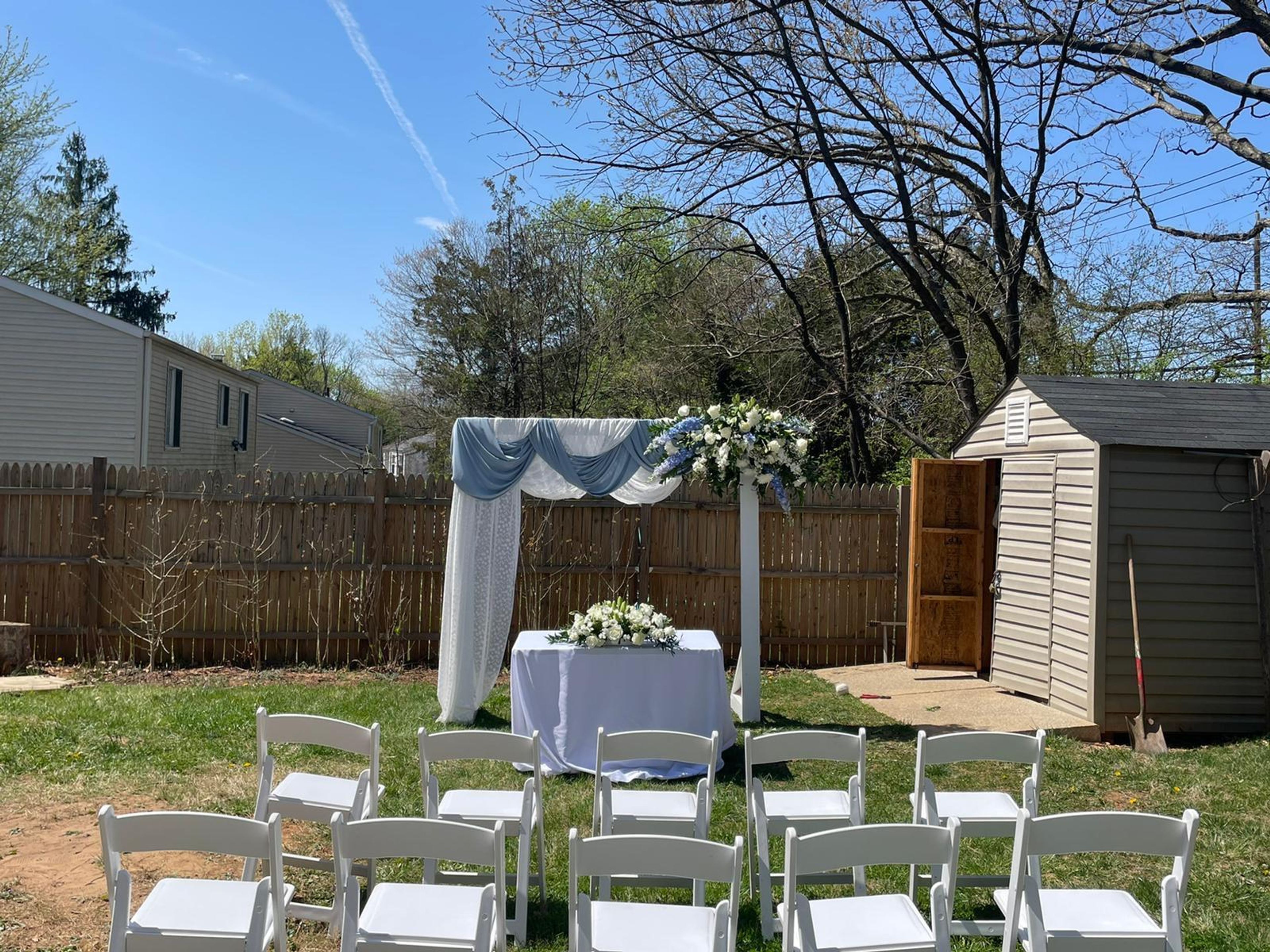 Floral arch and table florals Montano Flores Civil Wedding