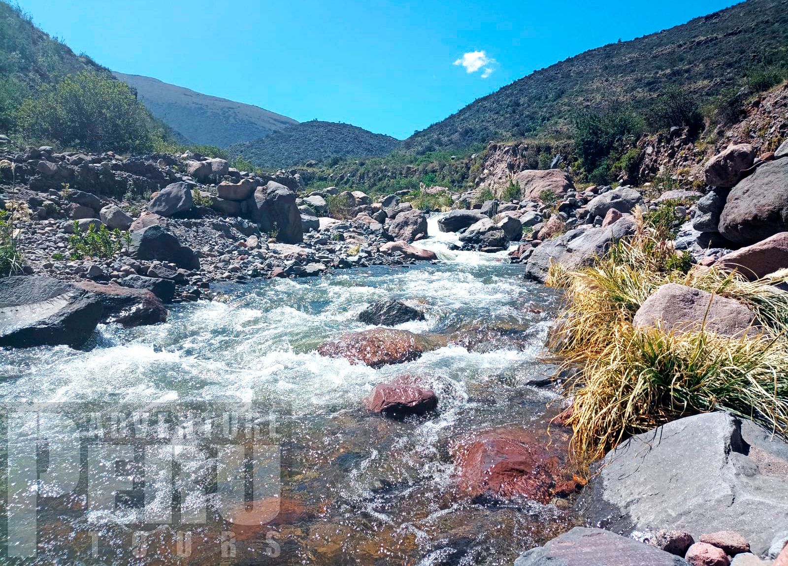 HALF DAY HIKING BETWEEN MISTI AND PICHU PICHU VOLCANO - Photo 3
