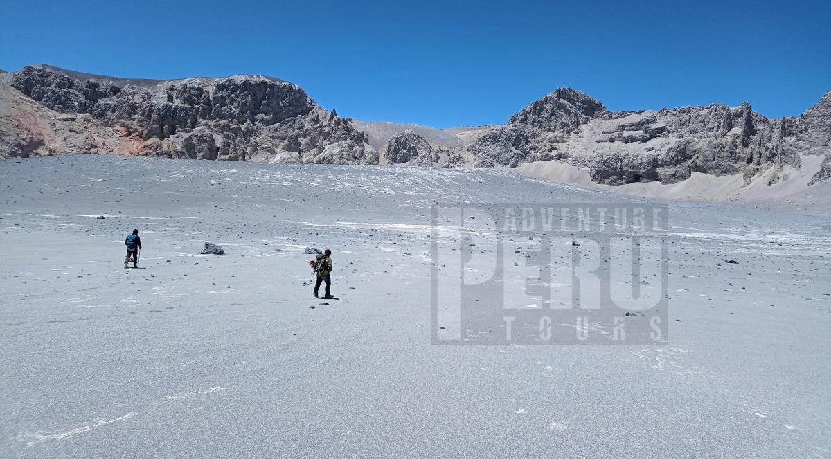 Trek to volcan Ubinas by www.peruadventurestours.com