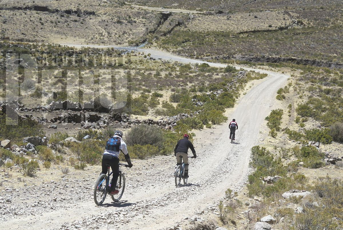 Biking adventure in the Colca canyon.