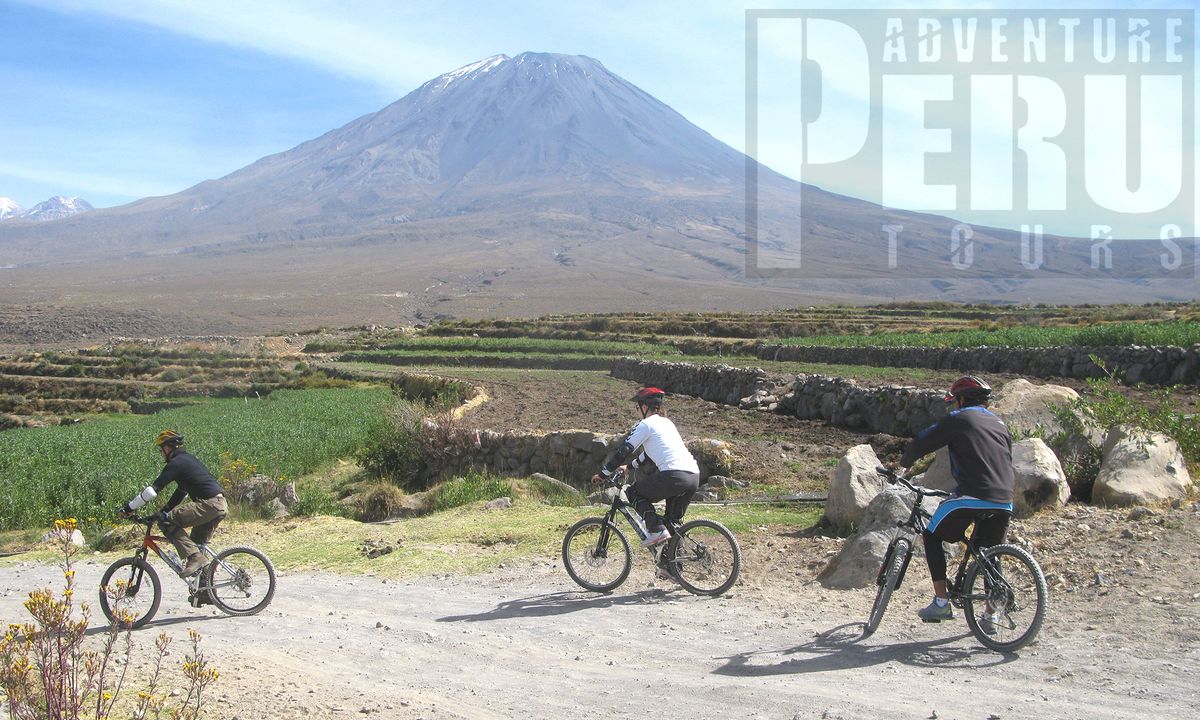 Mountain bike trips in Arerquipa by www.peruadventurestours.com