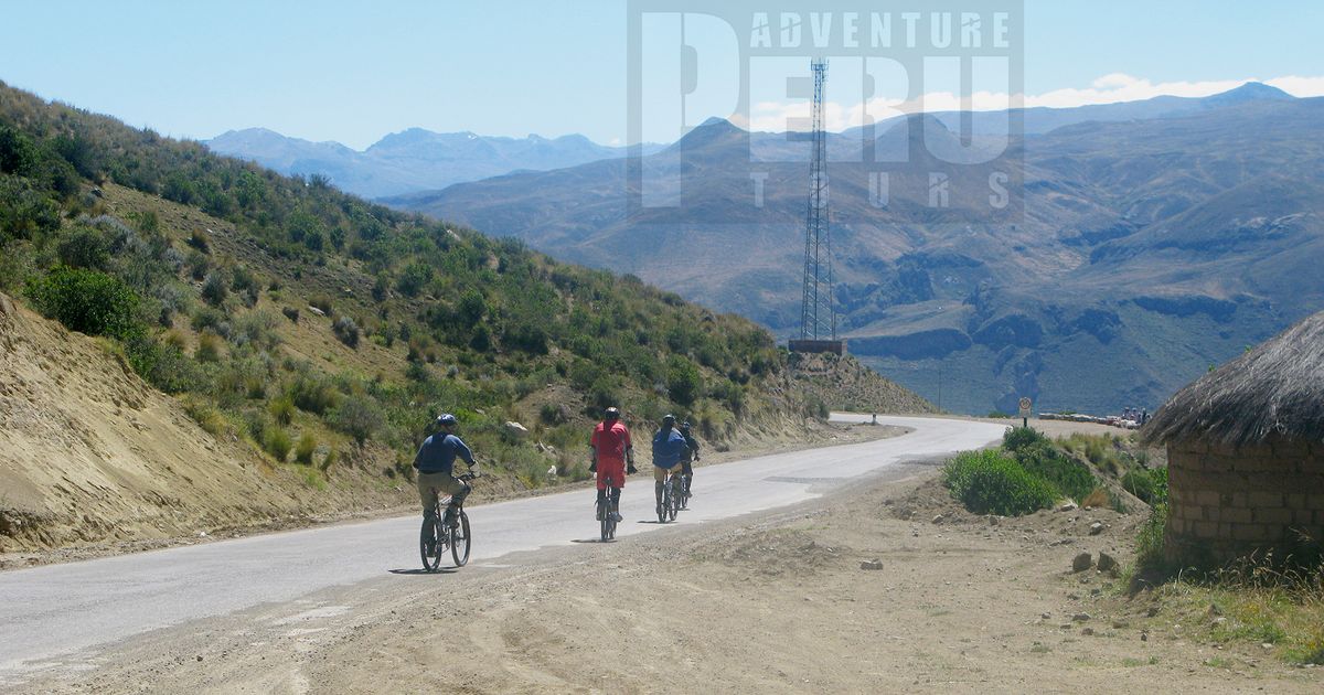 Adventure biking trips in the Colca canyon.